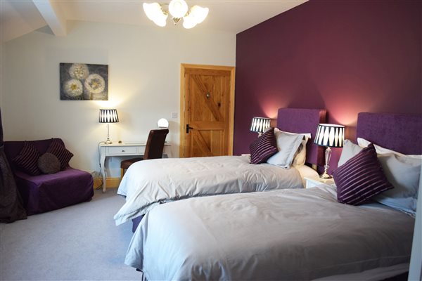 holiday cottage bedroom with 2 single beds